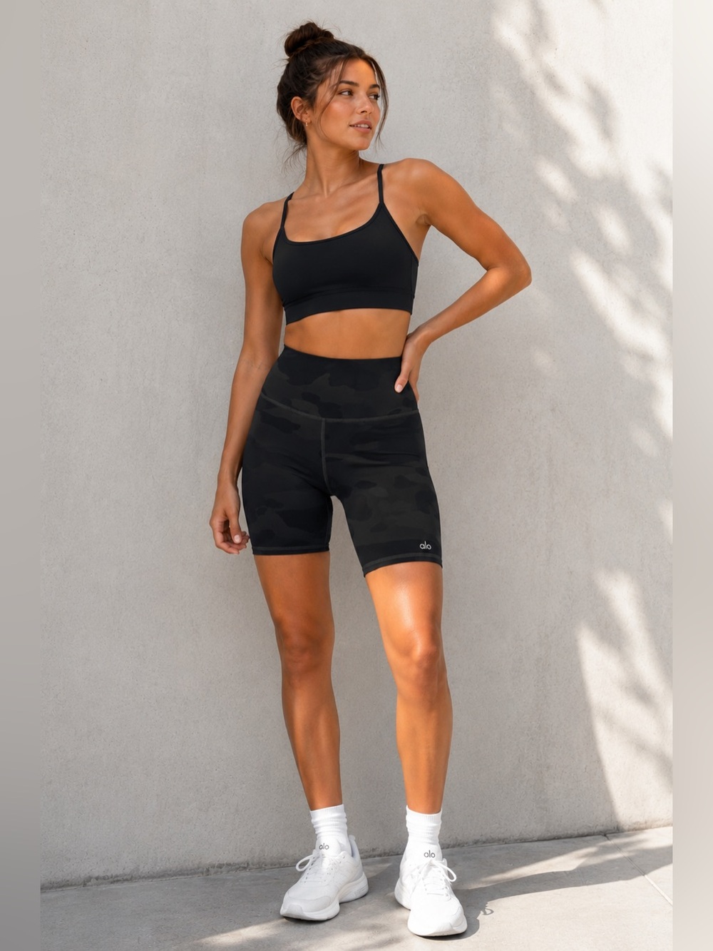 Alo Yoga High Waist Waisted Vapor Shorts In Black Camo 7” Inseam Size XXS - Picture 3 of 8